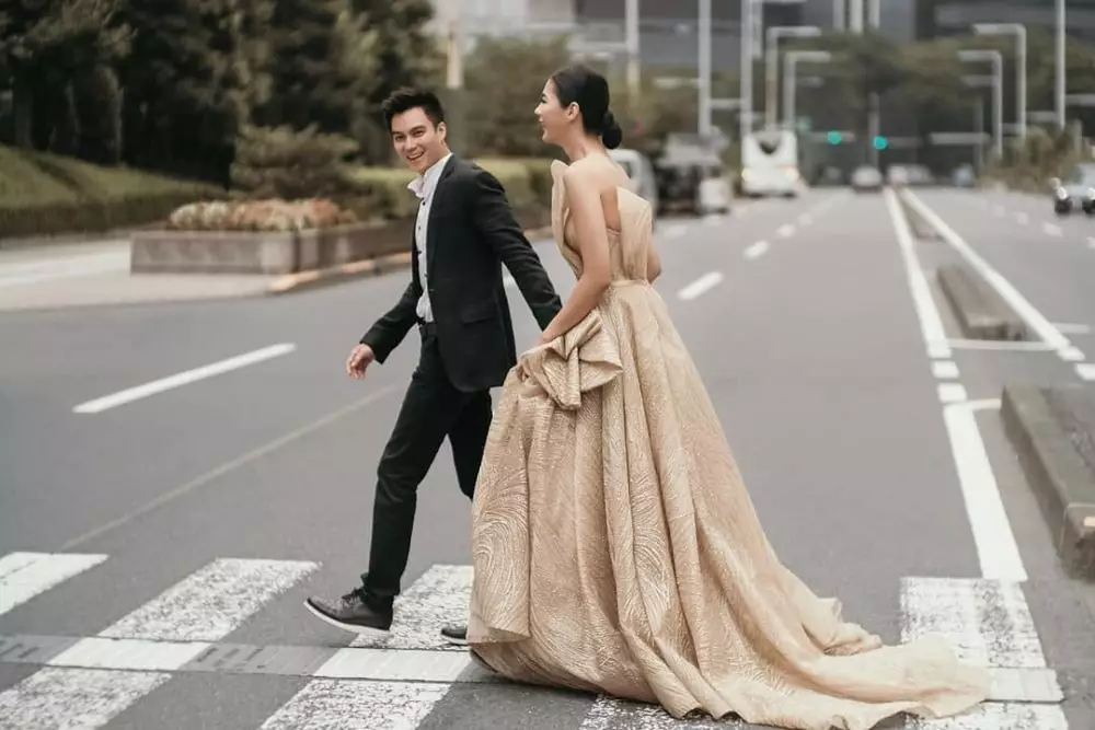 Gaya prewedding street style seleb Berbagai sumber 