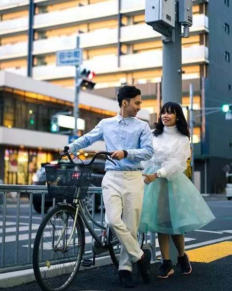 Gaya prewedding street style seleb Berbagai sumber 