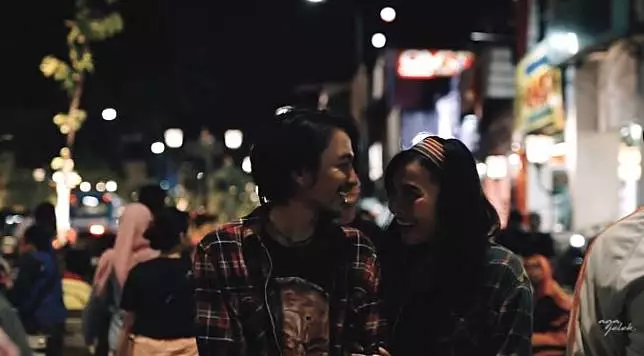 Gaya prewedding street style seleb Berbagai sumber 