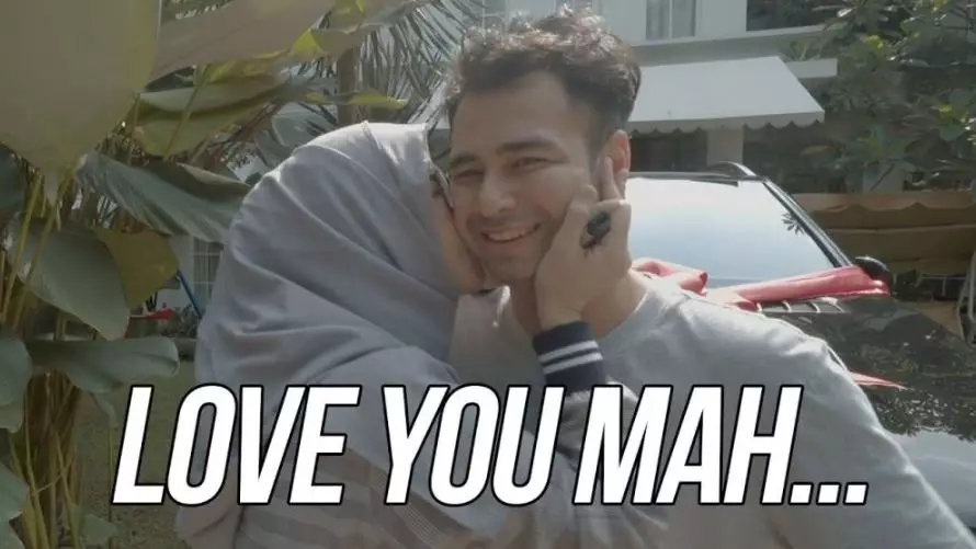 pesinetron beri mobil ke ortu © 2021 berbagai sumber