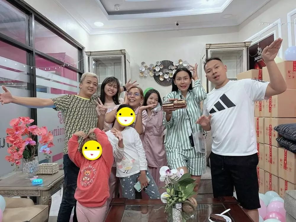 Momen ultah Kalina Ocktaranny ke 41 tahun Instagram Momen ultah Kalina Ocktaranny ke 41 tahun Instagram