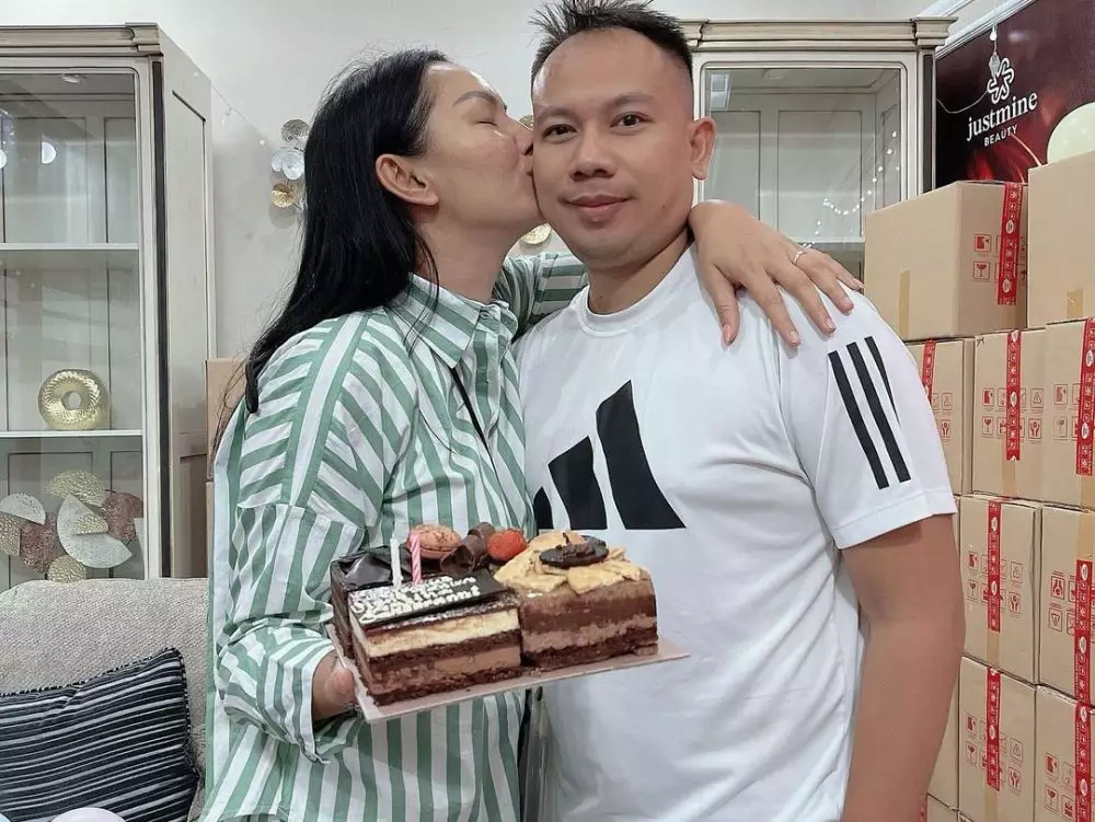 Momen ultah Kalina Ocktaranny ke 41 tahun Instagram Momen ultah Kalina Ocktaranny ke 41 tahun Instagram