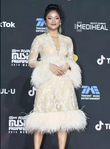 gaya seleb cantik di ajang bergengsi dunia © 2021 brilio.net