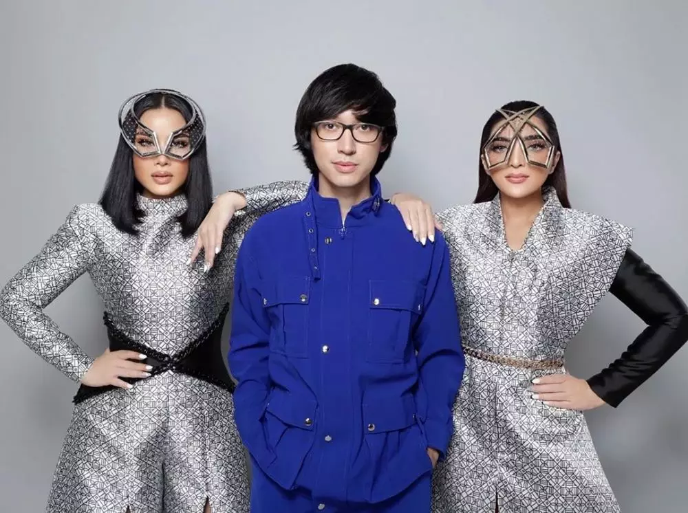 potret Titi DJ dan Ashanty bak Superwoman Instagram © 2021 brilio.net potret Titi DJ dan Ashanty bak Superwoman Instagram © 2021 brilio.net