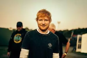Positif Covid-19, Ed Sheeran akan tampil virtual dari tempat isolasi