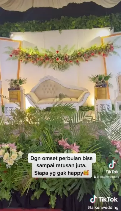 Kisah mantan guru honorer gaji Rp 250 ribu sebulan © 2021 TikTok