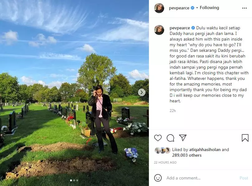 Pevita Pearce ziarah ke makam sang ayah pertama kali Instagram Pevita Pearce ziarah ke makam sang ayah pertama kali Instagram