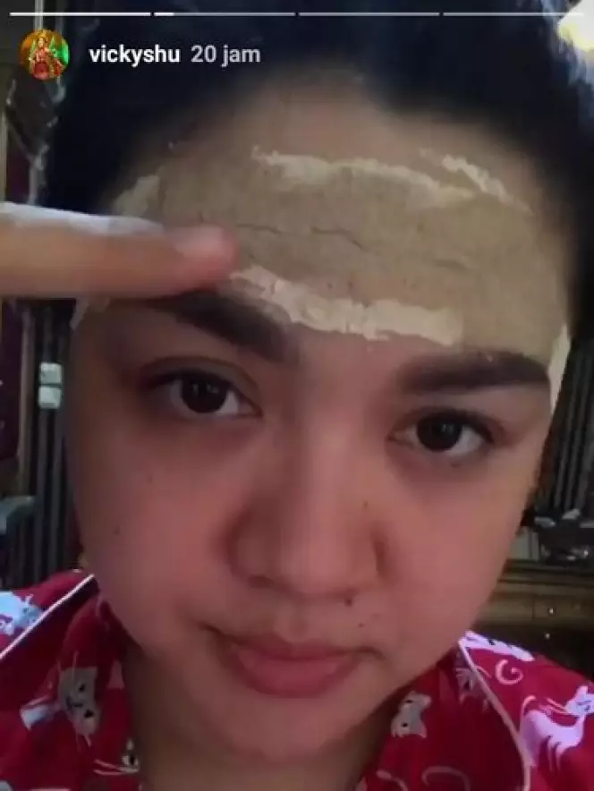 seleb pakai pilis usai melahirkan © berbagai sumber