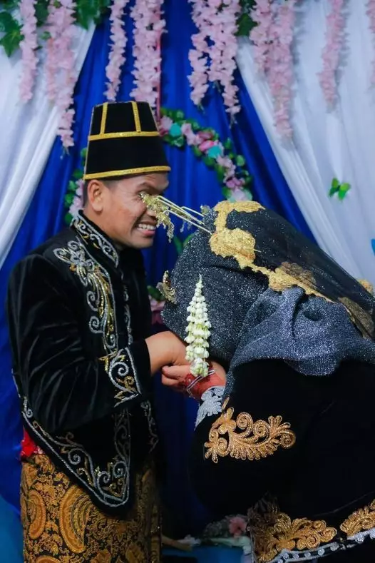 momen mengharukan pas nikah jadi lucu abis © 2021 berbagai sumber