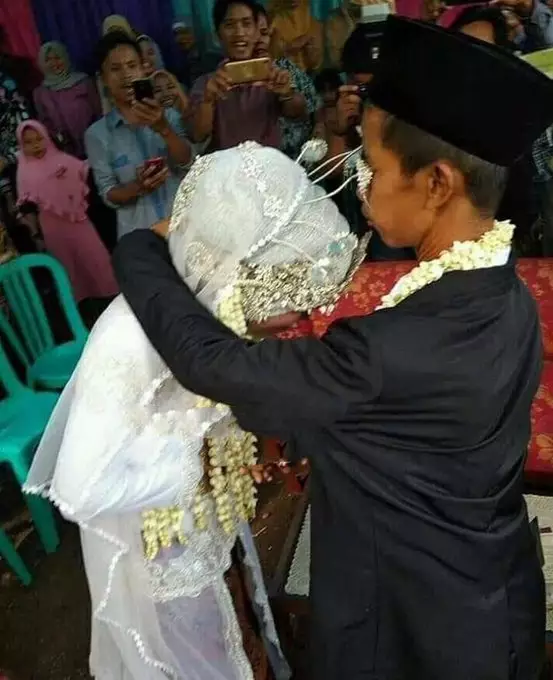 momen mengharukan pas nikah jadi lucu abis © 2021 berbagai sumber