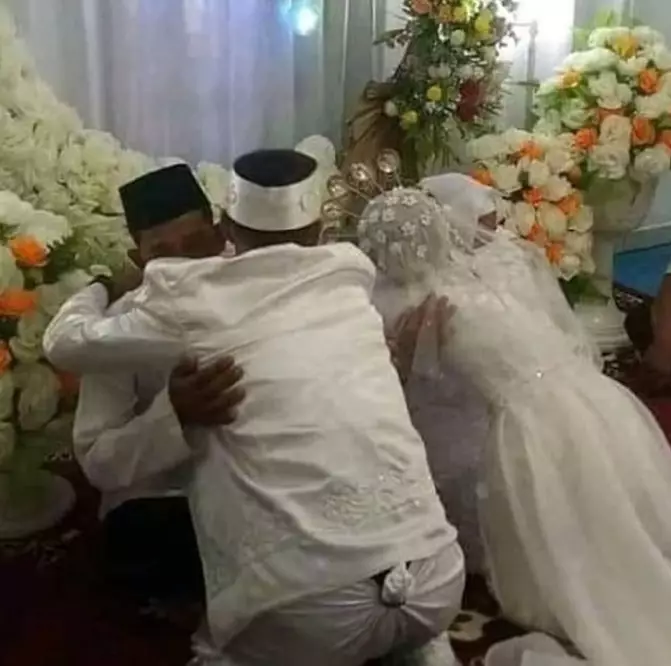 momen mengharukan pas nikah jadi lucu abis © 2021 berbagai sumber