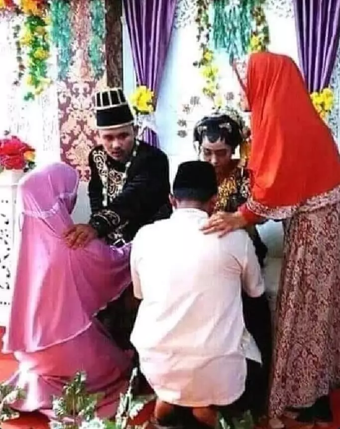 momen mengharukan pas nikah jadi lucu abis © 2021 berbagai sumber