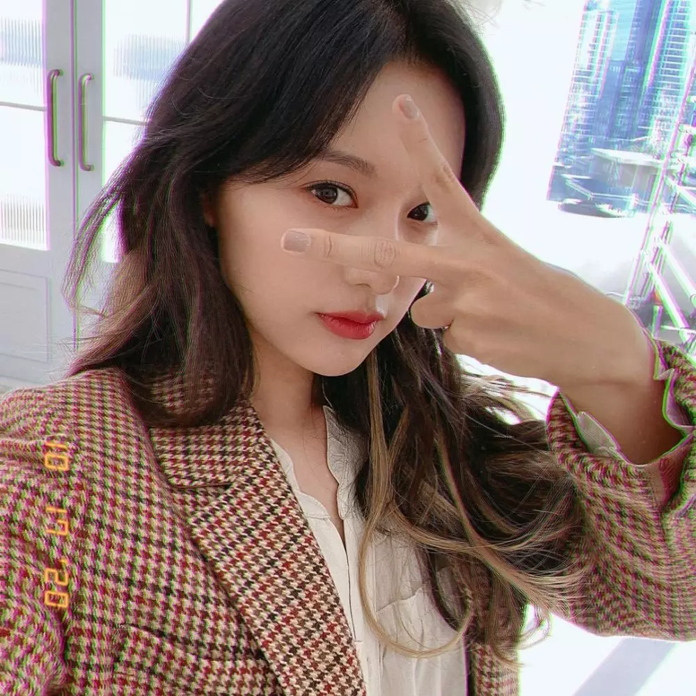 Perjalanan karier Kim Ji-won © Instagram Perjalanan karier Kim Ji-won © Instagram