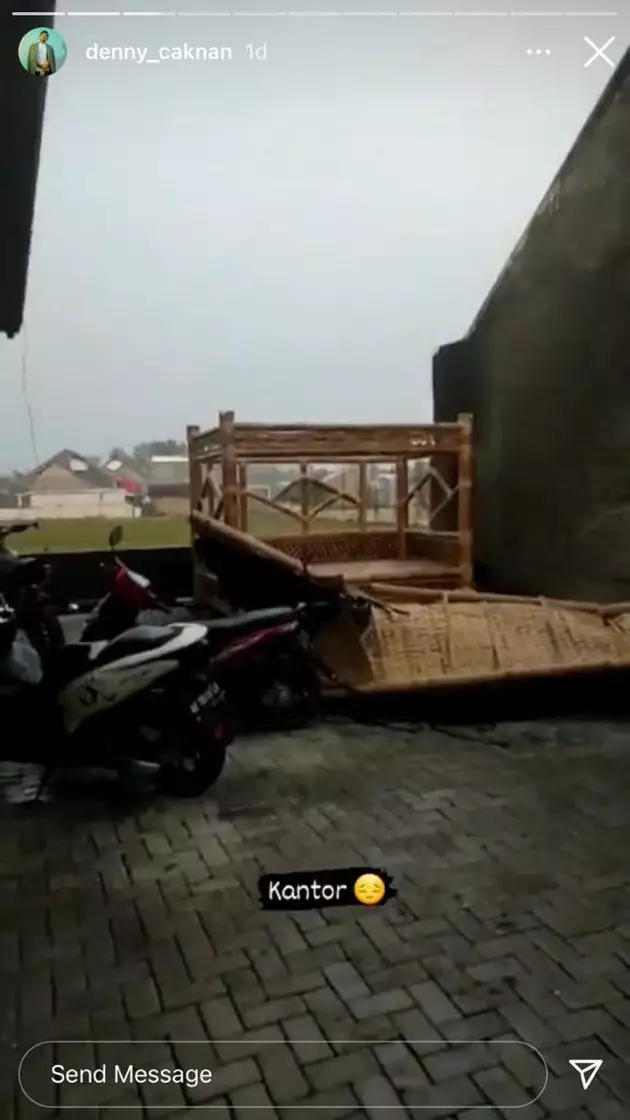 potret kondisi kantor denny caknan usai hujan © instagram