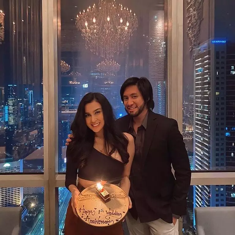 Momen Kevin Aprilio dan Vicy rayakan anniversary © Instagram Momen Kevin Aprilio dan Vicy rayakan anniversary © Instagram