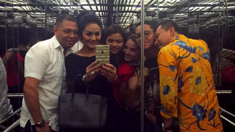 Potret keluarga Anang dan Krisdayanti © berbagai sumber Potret keluarga Anang dan Krisdayanti © berbagai sumber