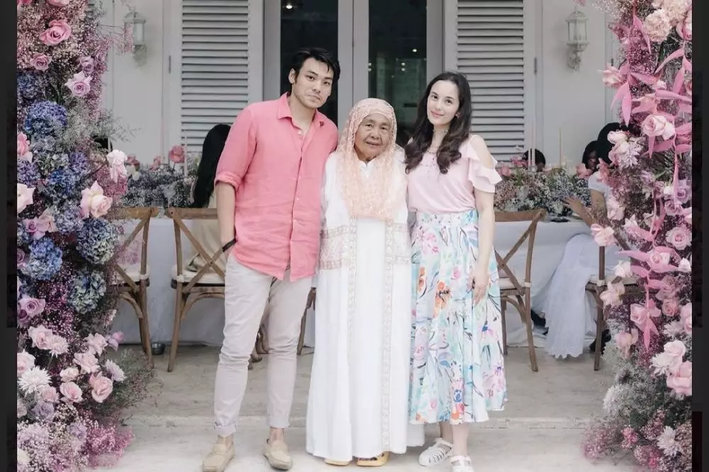 Chelsea Islan dan Keluarga Rob Clinton © 2021 brilio.net Chelsea Islan dan Keluarga Rob Clinton © 2021 brilio.net