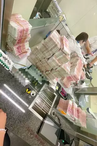 jutawan ini minta semua uangnya ditarik Berbagai sumber