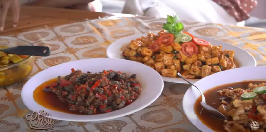 momen Sarwendah masak di kapal YouTube