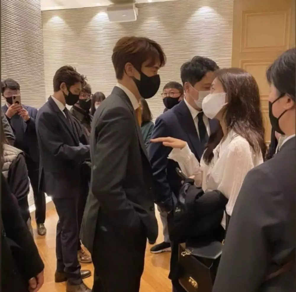 Yoo Yeon-seok kondangan bareng Shin Hyun-bin © Instagram Yoo Yeon-seok kondangan bareng Shin Hyun-bin © Instagram