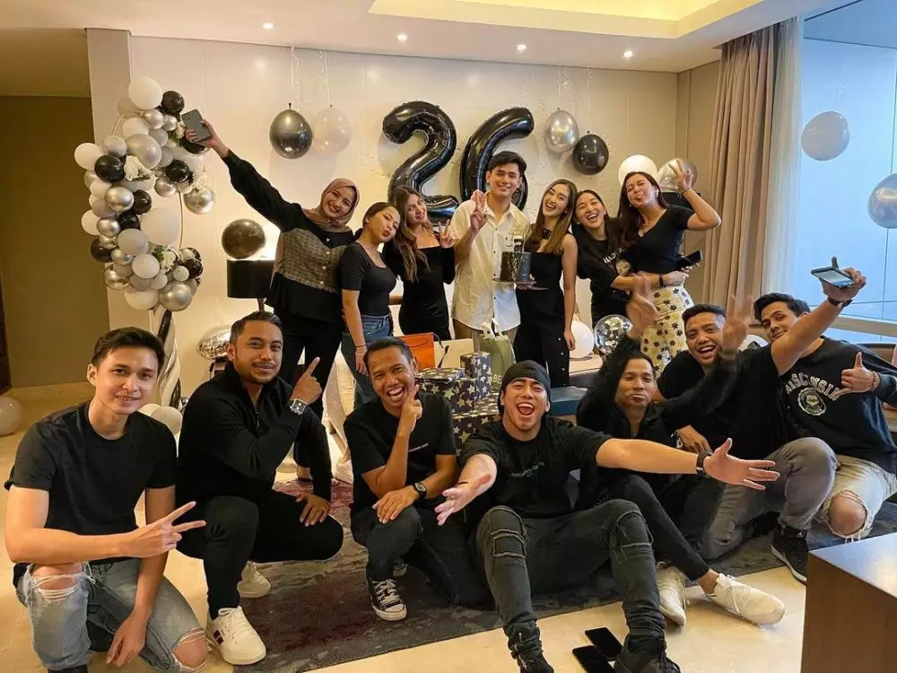 Momen ultah Rayn Wijaya © berbagai sumber