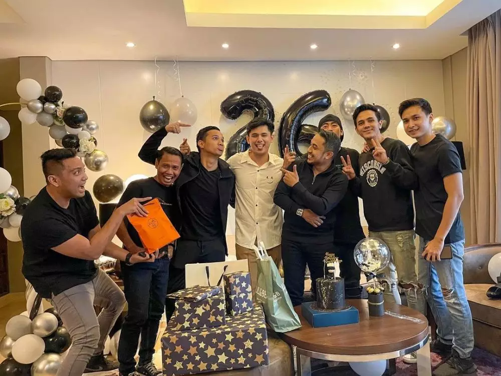 Momen ultah Rayn Wijaya © berbagai sumber