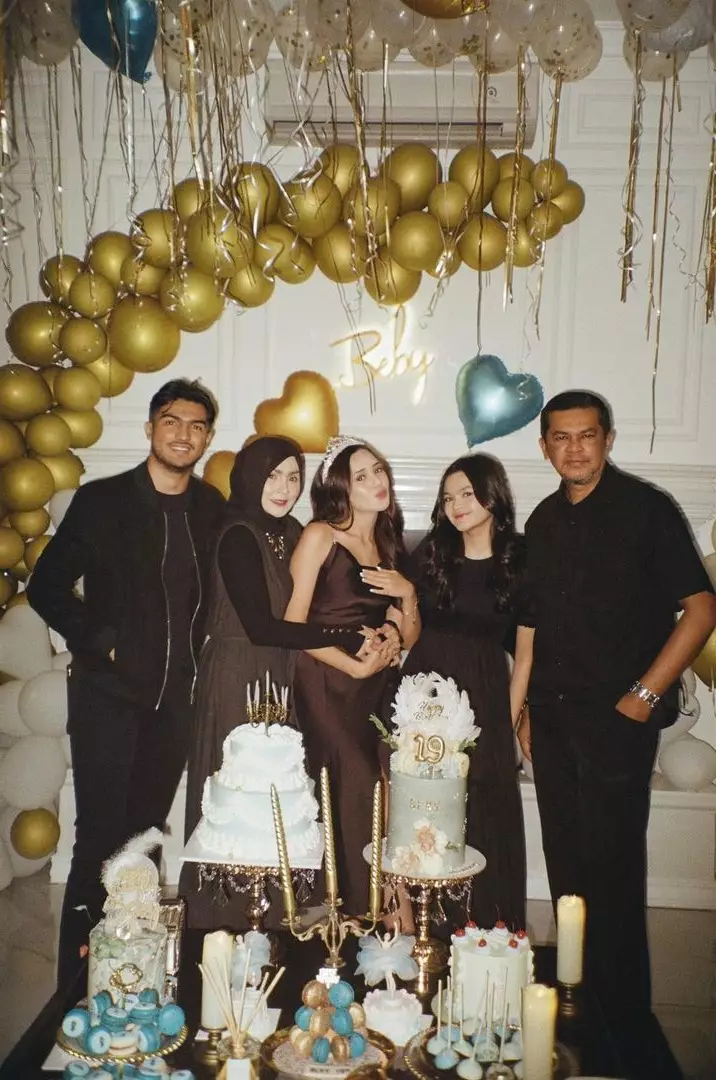 Beby Tsabina © 2021 Instagram