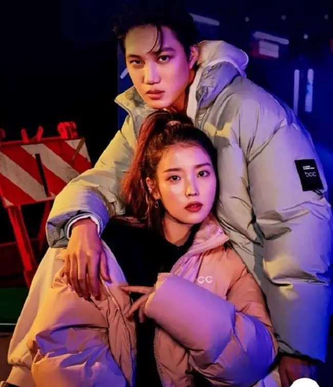 Gaya pemotretan IU dan Kai  EXO yang picu perdebatan © allkpop.com Gaya pemotretan IU dan Kai  EXO yang picu perdebatan © allkpop.com