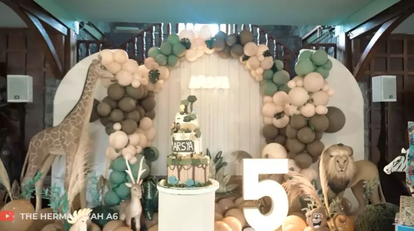 Momen Ashanty rayakan ulang tahun ke-5 Arsya © berbagai sumber Momen Ashanty rayakan ulang tahun ke-5 Arsya © berbagai sumber