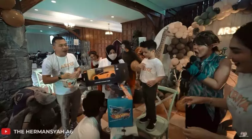 Momen Ashanty rayakan ulang tahun ke-5 Arsya © berbagai sumber Momen Ashanty rayakan ulang tahun ke-5 Arsya © berbagai sumber
