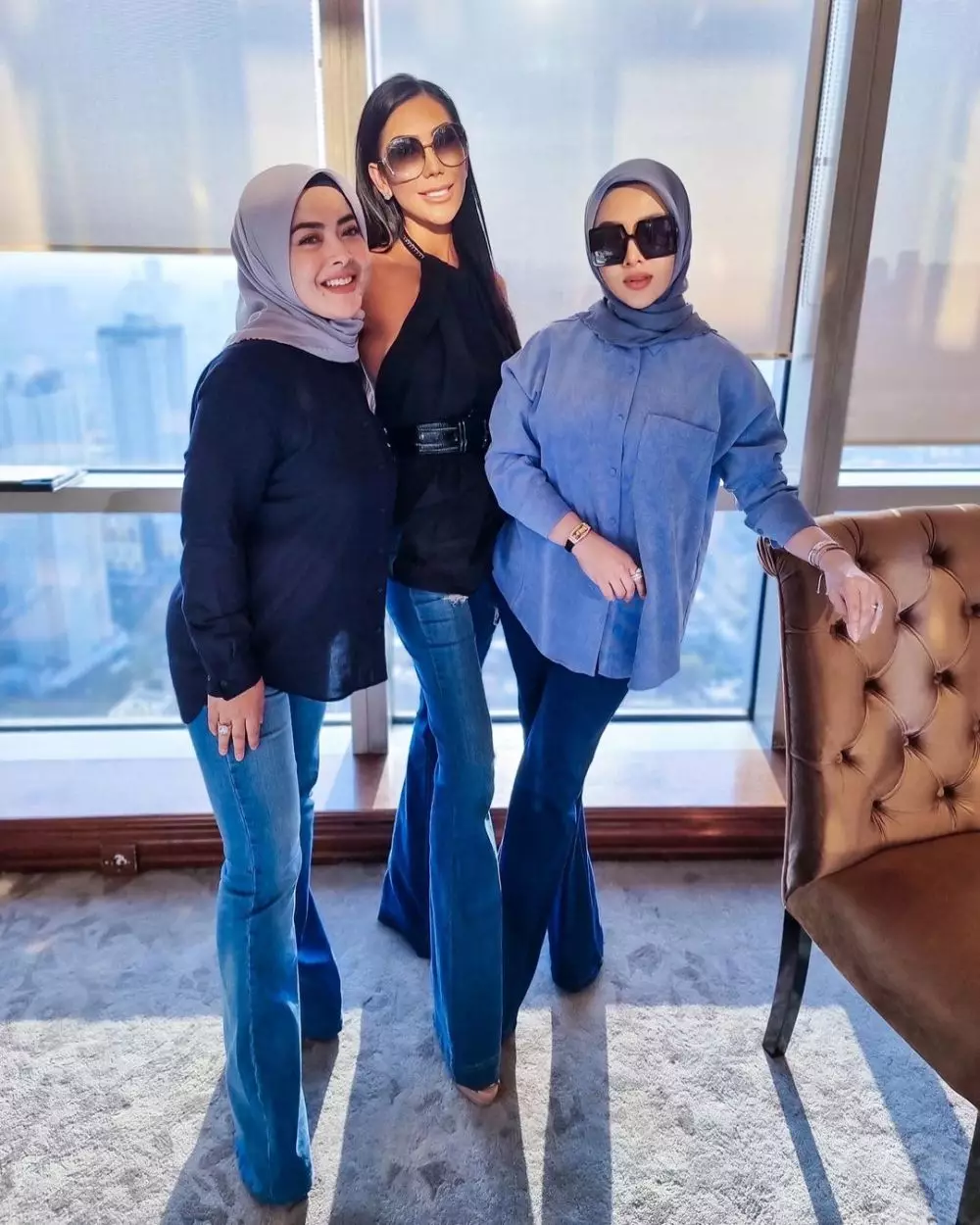 beda gaya Syahrini dan Aisyahrani Instagram beda gaya Syahrini dan Aisyahrani Instagram