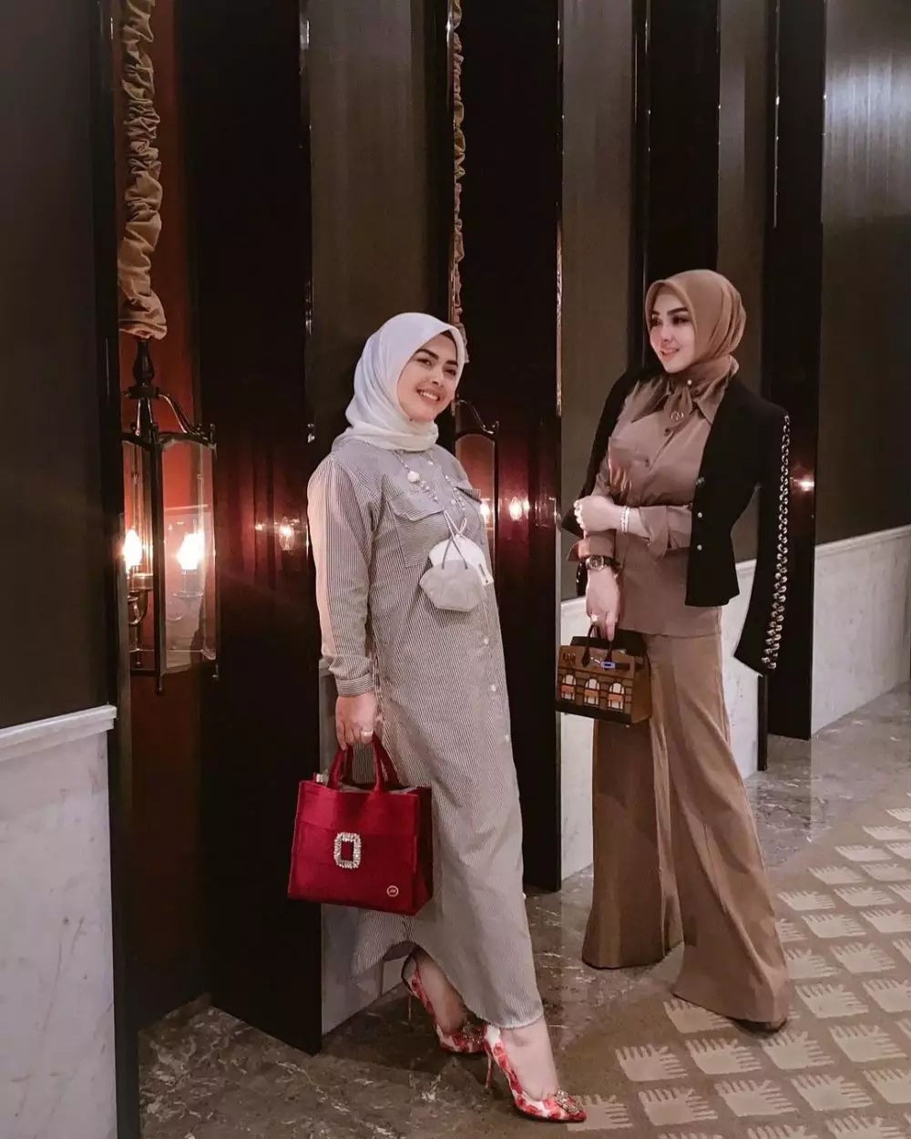 beda gaya Syahrini dan Aisyahrani Instagram beda gaya Syahrini dan Aisyahrani Instagram