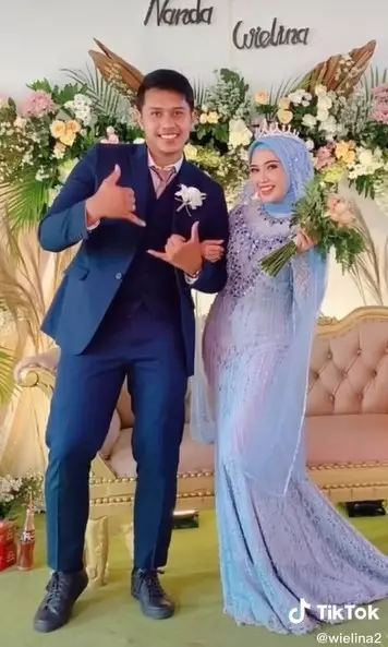 Gelar resepsi pernikahan tanpa MUA © 2021 TikTok Gelar resepsi pernikahan tanpa MUA © 2021 TikTok