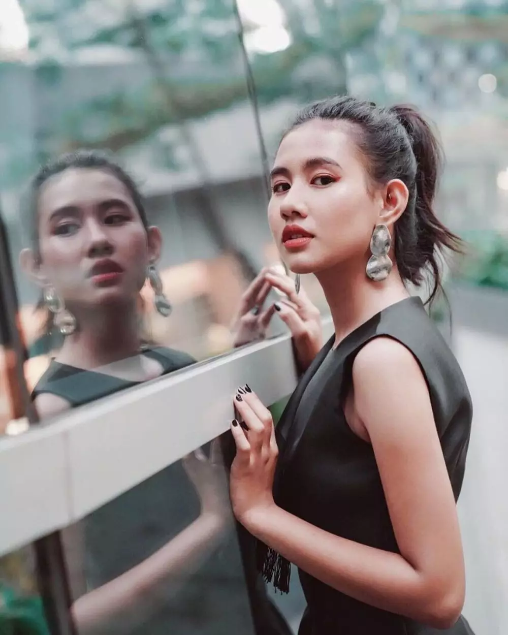 potret Shenina Cinnamon bermakeup tebal © 2021 brilio.net