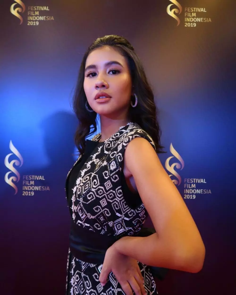 potret Shenina Cinnamon bermakeup tebal © 2021 brilio.net