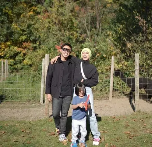 Potret liburan Ayudia Bing Slamet & Ditto di US © berbagai sumber Potret liburan Ayudia Bing Slamet & Ditto di US © berbagai sumber