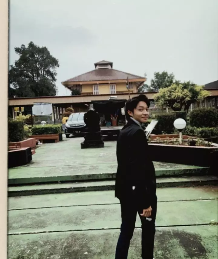 Potret Keisha Alvaro kenakan turtle neck & setelan hitam Instagram/@keisha.alvaro