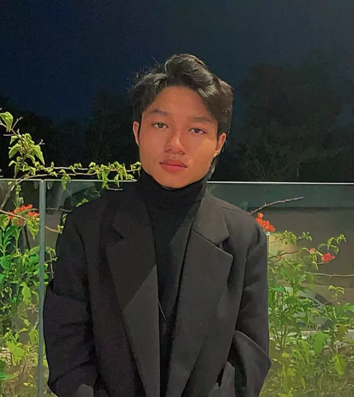 Potret Keisha Alvaro kenakan turtle neck & setelan hitam Instagram/@keisha.alvaro