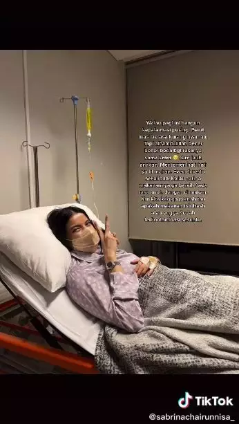 kisah sabrina keracunan makanan © instagram