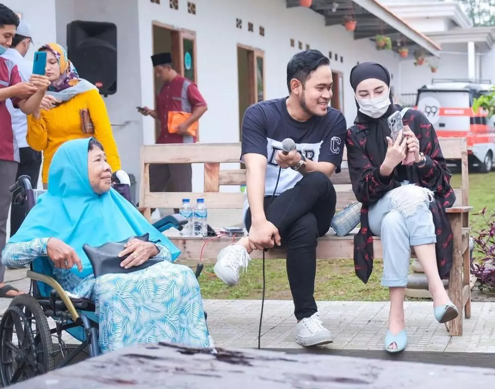 bu Trima dibelanjakan emas oleh juragan 99 Instagram