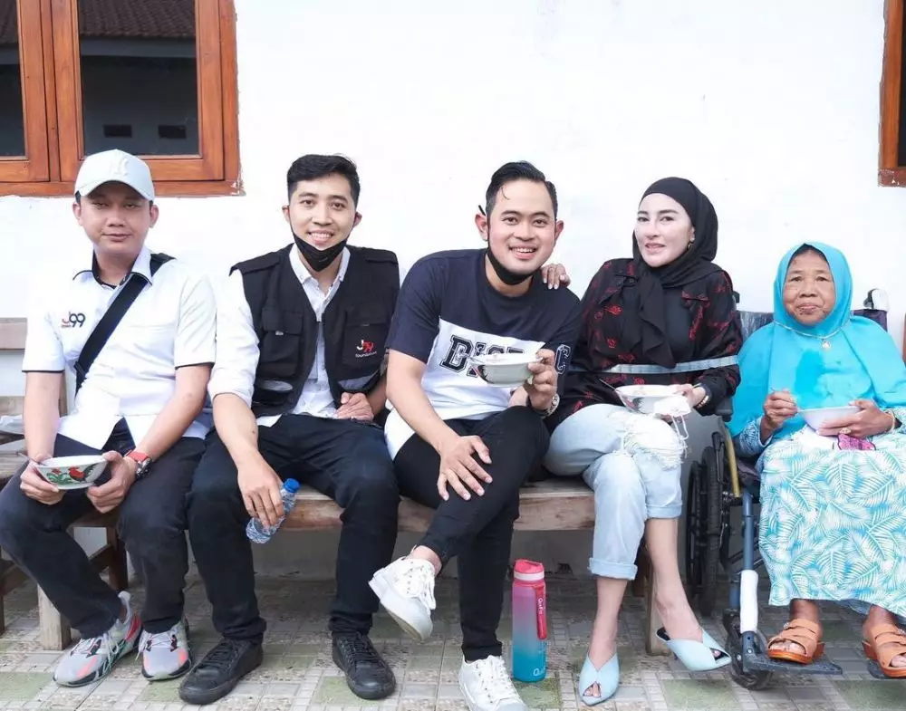 bu Trima dibelanjakan emas oleh juragan 99 Instagram