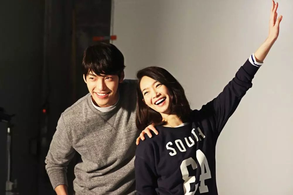 Kim Woo-bin dan Shin Min-a menikah November © 2021 brilio.net Kim Woo-bin dan Shin Min-a menikah November © 2021 brilio.net