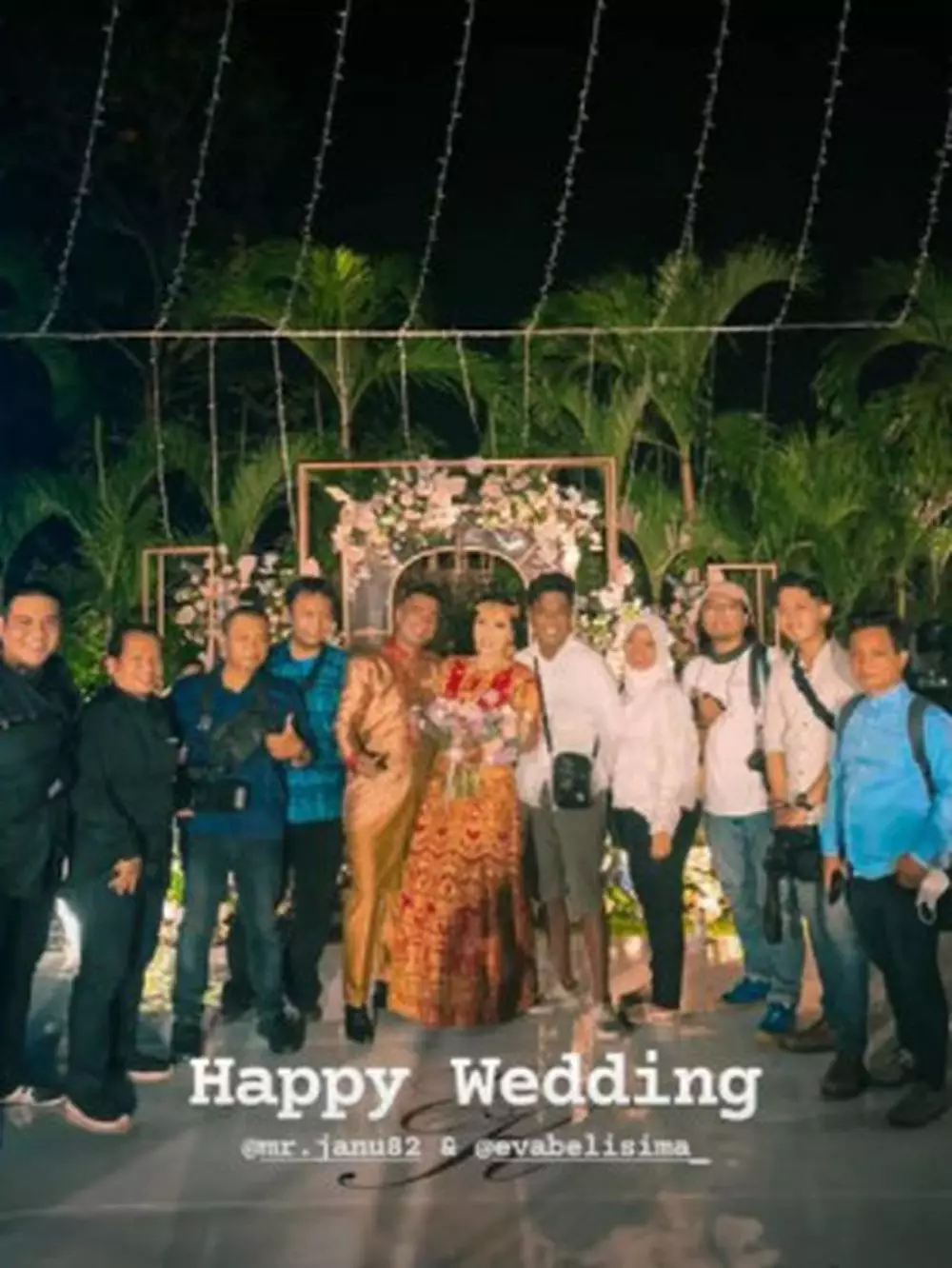 Momen pernikahan Eva Belisima mantan istri Kiwil © Instagram/@evabelisima_ Momen pernikahan Eva Belisima mantan istri Kiwil © Instagram/@evabelisima_