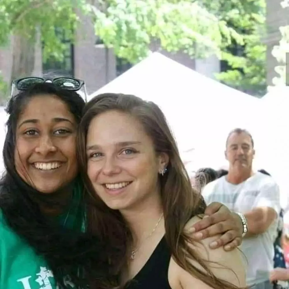 momen nyeleneh di background foto © 2021 instagram.com momen nyeleneh di background foto © 2021 instagram.com