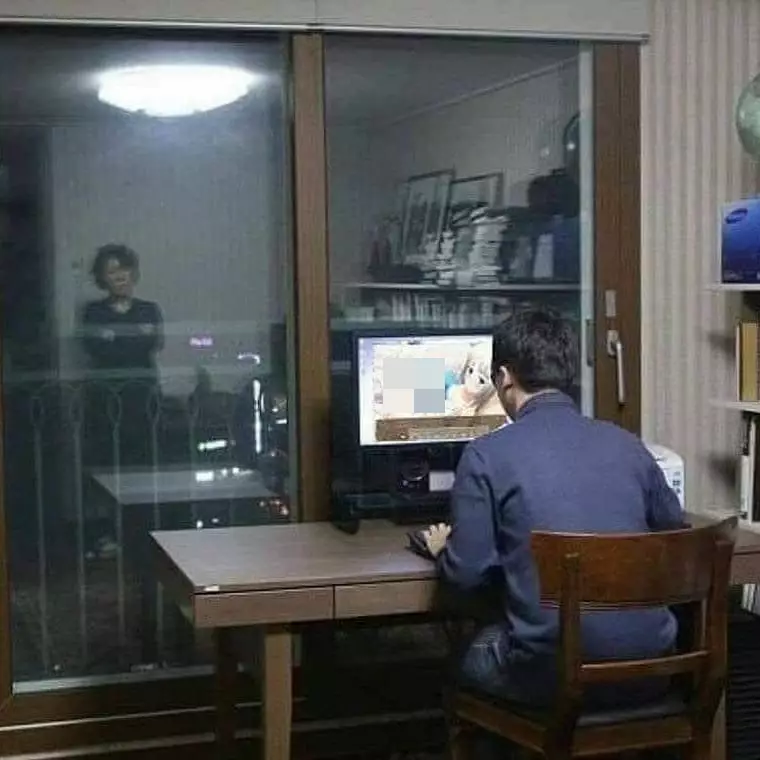 momen nyeleneh di background foto © 2021 instagram.com momen nyeleneh di background foto © 2021 instagram.com