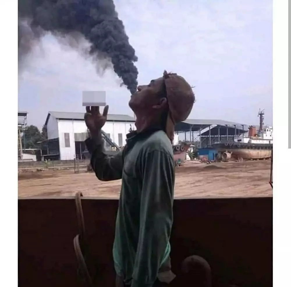 momen nyeleneh di background foto © 2021 instagram.com momen nyeleneh di background foto © 2021 instagram.com