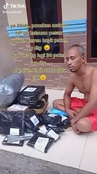 Bocah lakukan transaksi online © TikTok