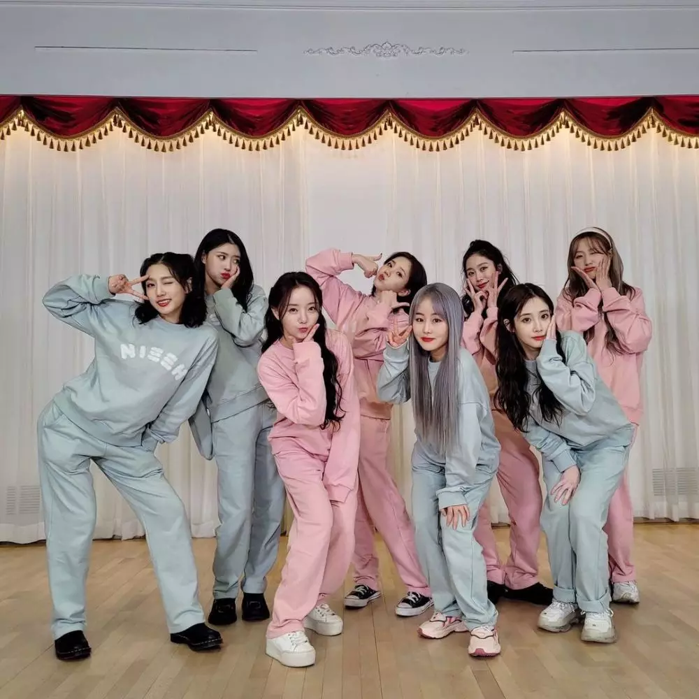 Perjalanan karier Lovelyz © Instagram Perjalanan karier Lovelyz © Instagram