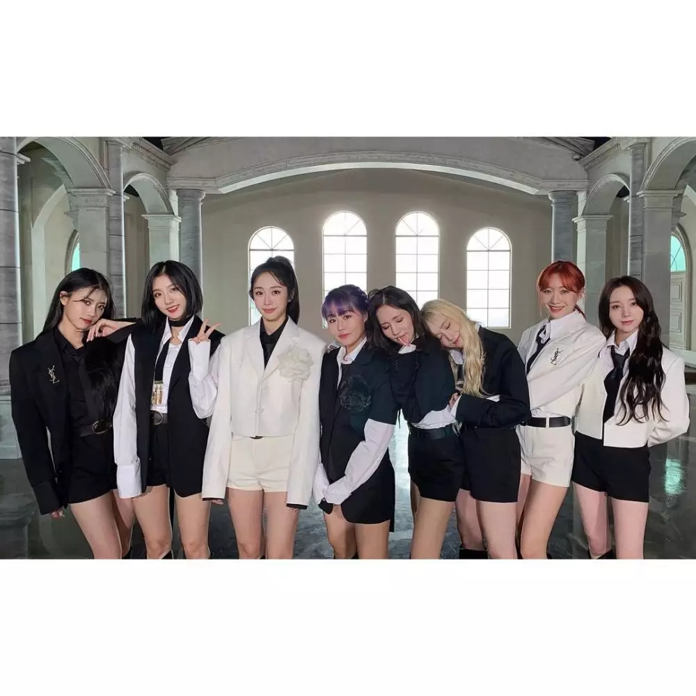 Perjalanan karier Lovelyz © Instagram Perjalanan karier Lovelyz © Instagram