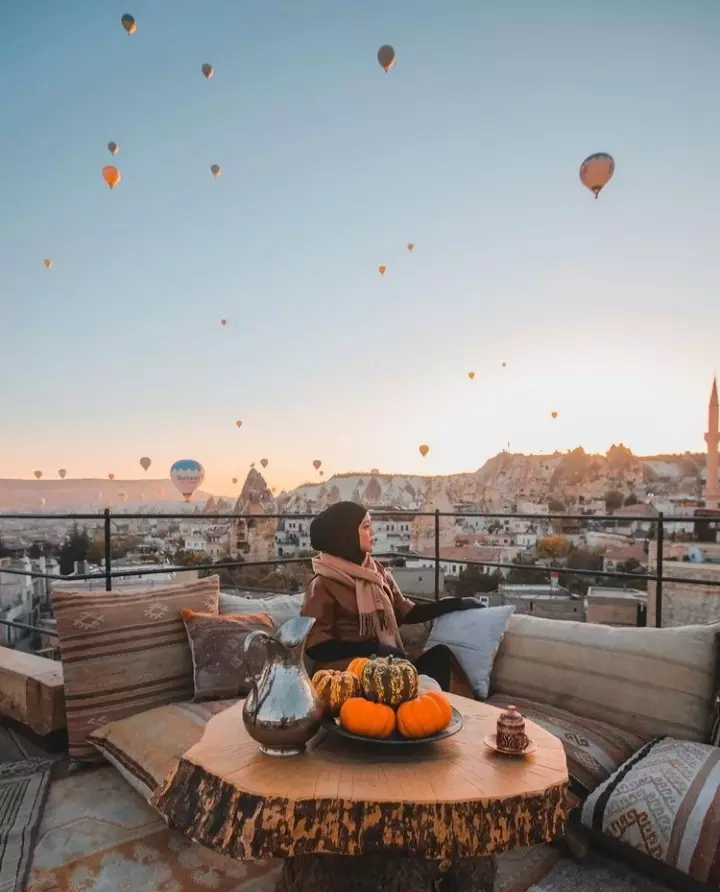 Gaya baby bump Lesty Kejora di Turki Berbagai sumber 